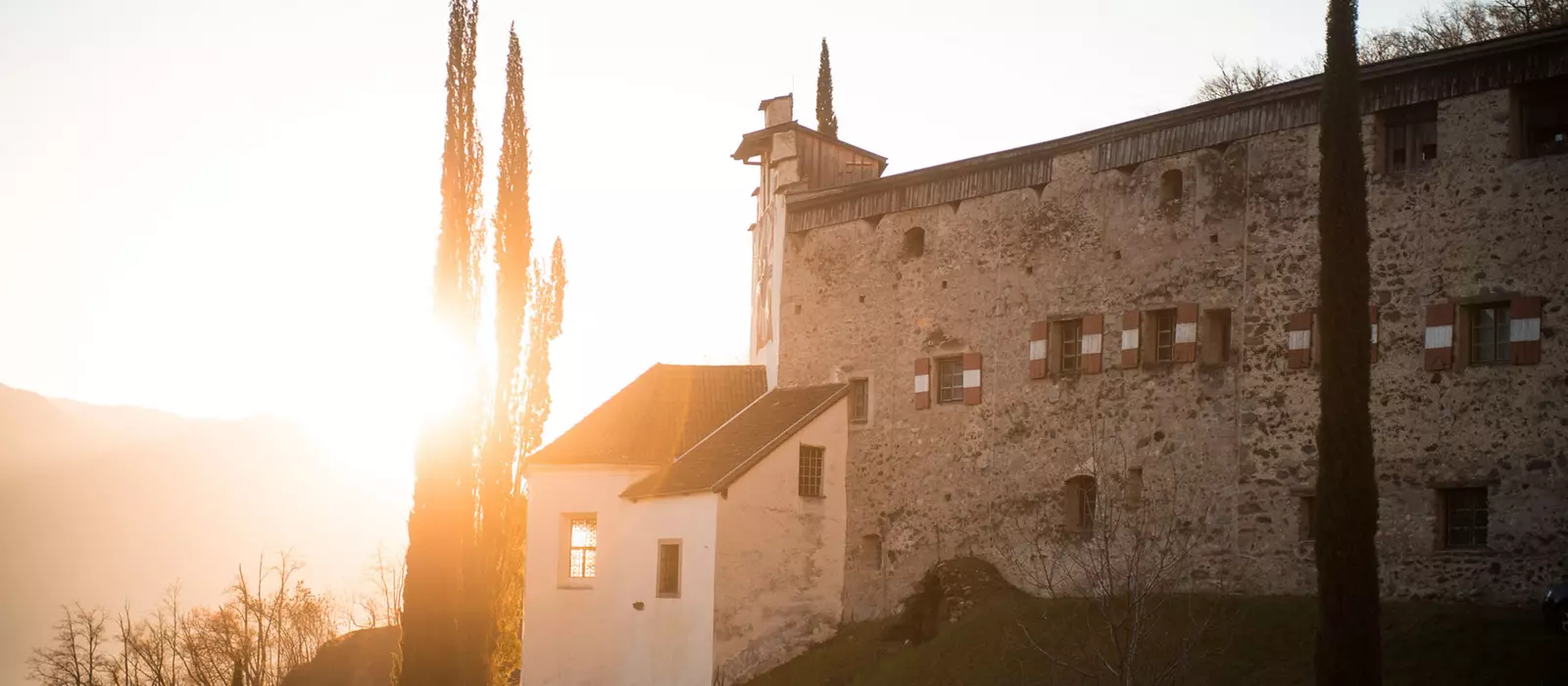 burg-kirche-sonnenuntergang