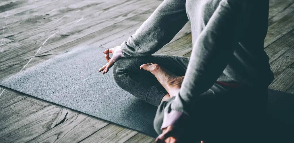 tiefenbrunn-yoga-schneidersitz